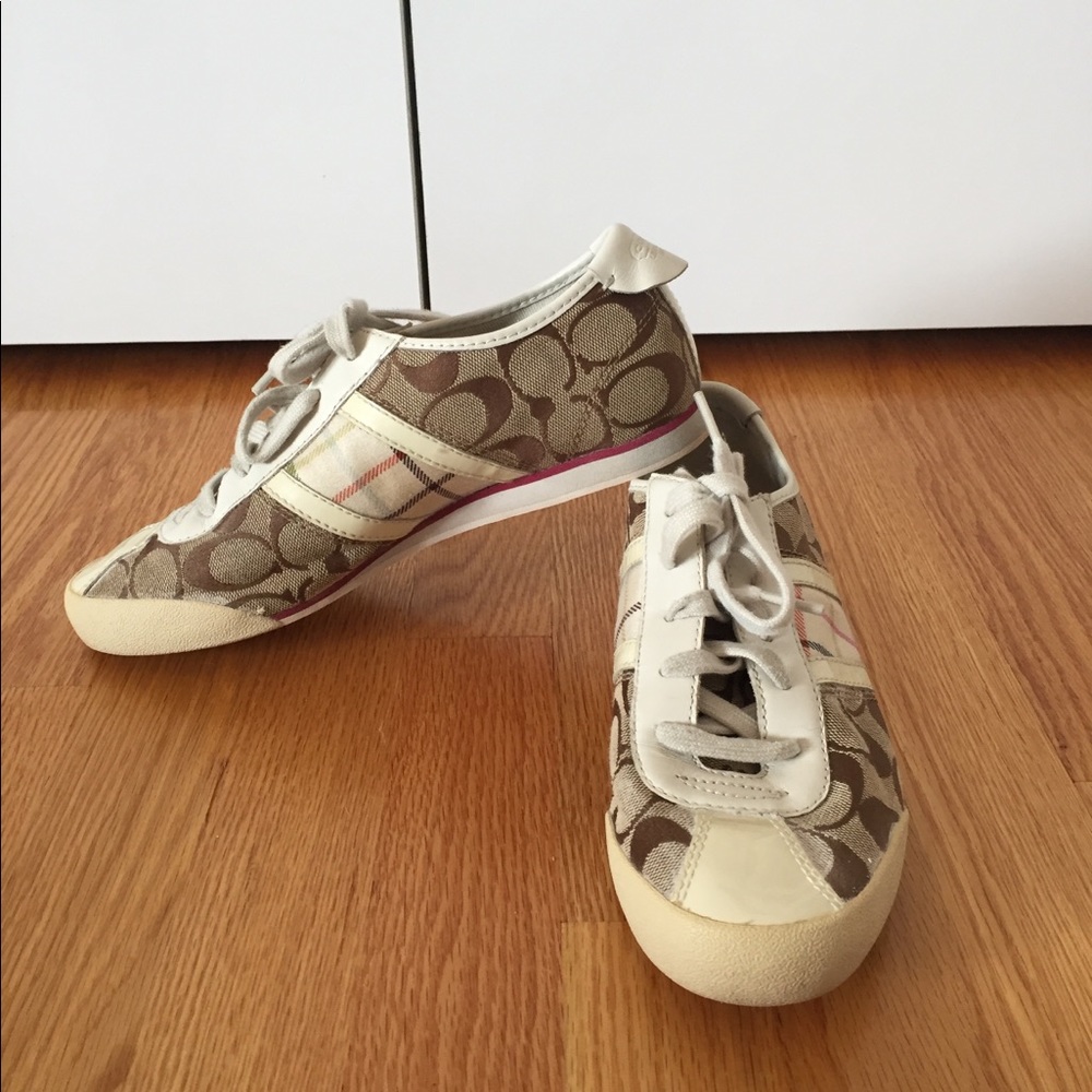 Super cute Coach sneakers!! Size 7.5!!